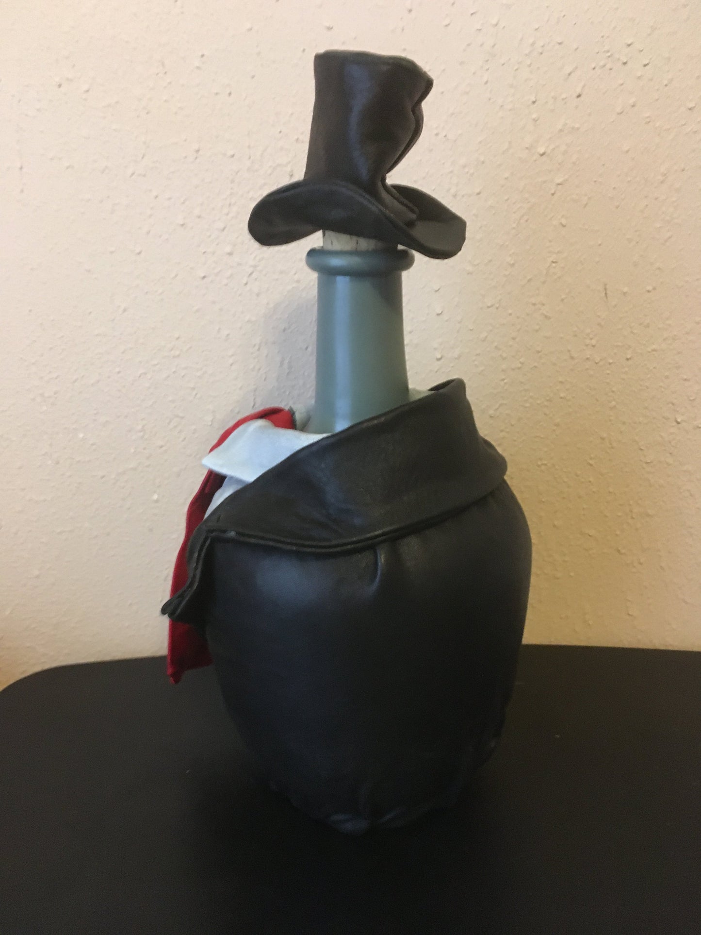 Carafe Bottle "Gentlemen in Black"