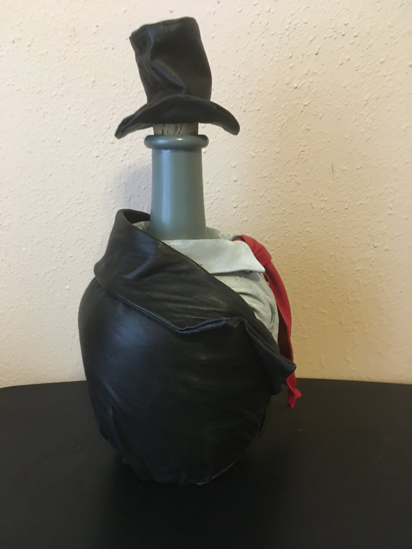 Carafe Bottle "Gentlemen in Black"