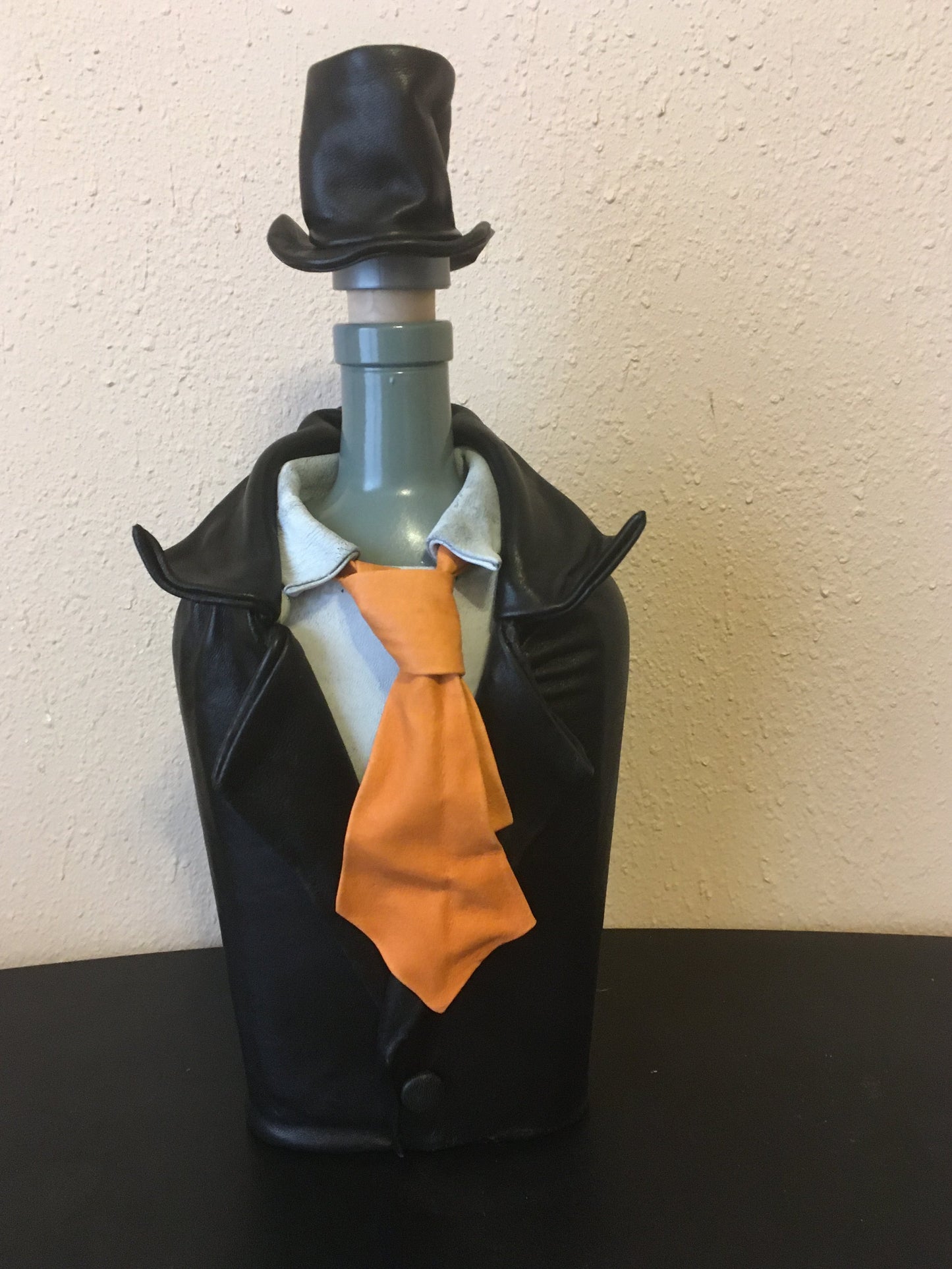 Bottle "Gentlemen with Yellow Tie"