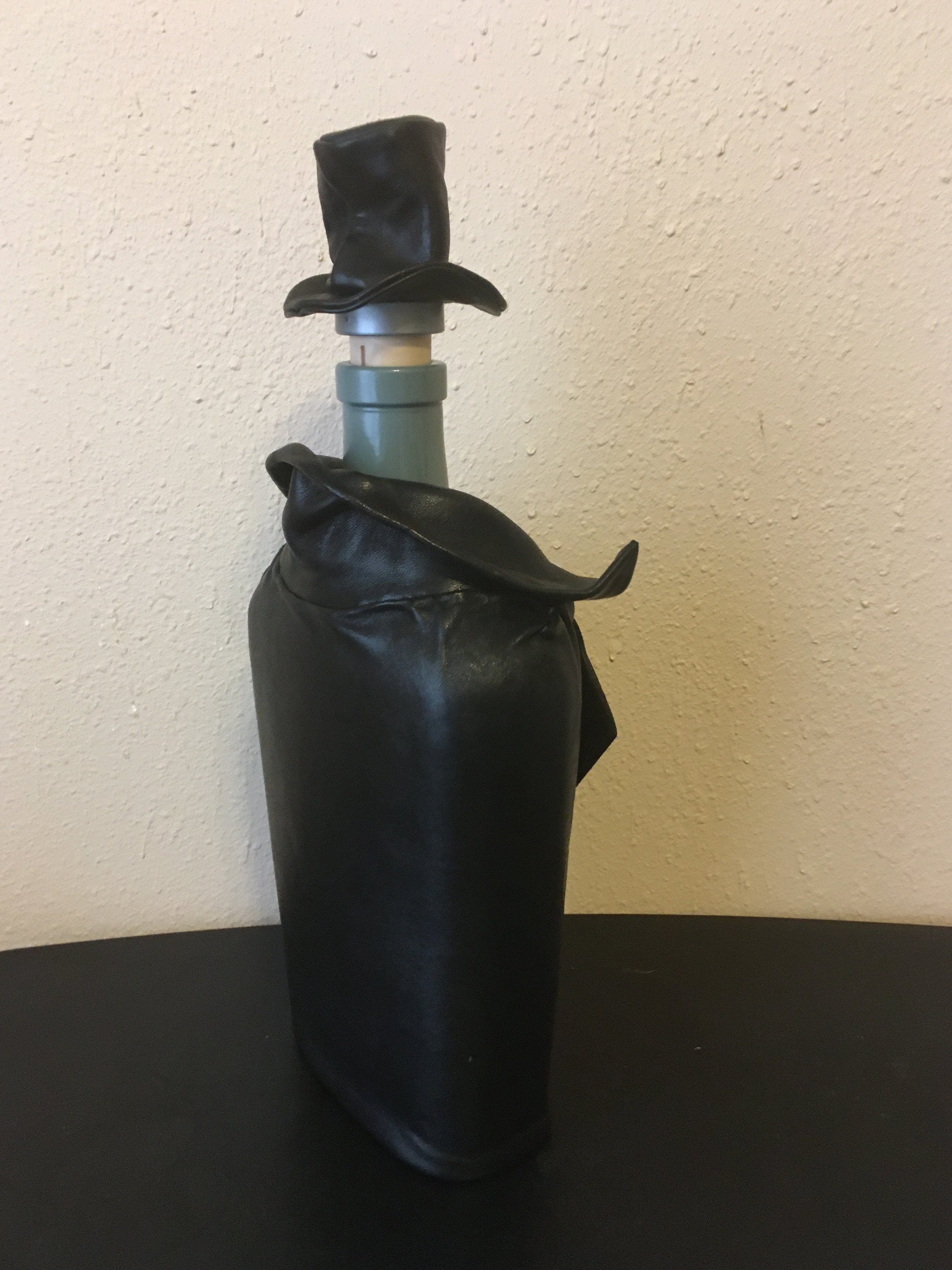 Bottle "Gentlemen with Yellow Tie"