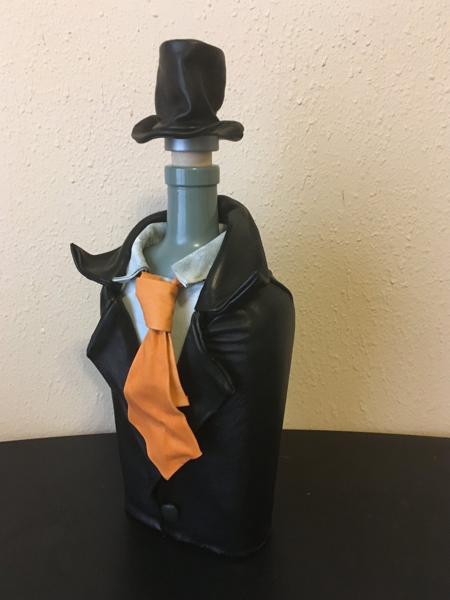 Bottle "Gentlemen with Yellow Tie"